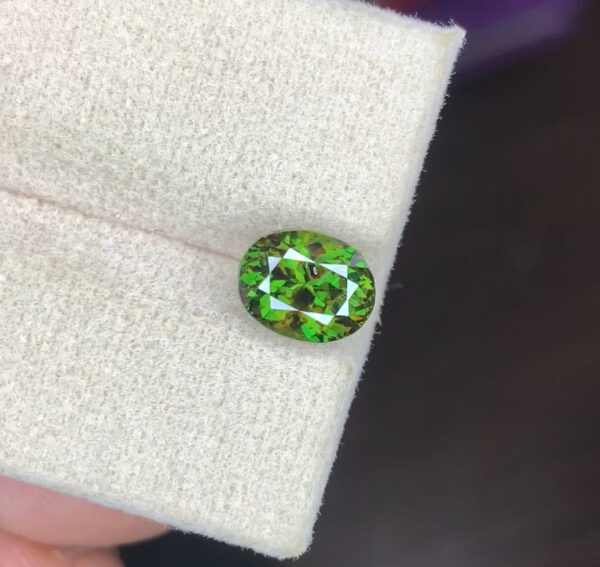 Chrome green sphene